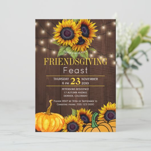 Pumpkin Sonnenblumen Rustic Barn Wood Freindsgivin Einladung (Stehend Vorderseite)