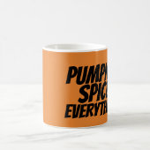 PUMPKIN SPICE ALLES, WAS Kaffee umarmt Kaffeetasse (Mittel)