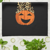 Pumpkin trägt einen Leopardenhut Geschirrtuch (Gefaltet)