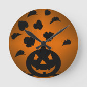 Pumpkin und Blätter Silhouette Runde Wanduhr (Vorderseite)