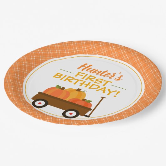 Pumpkin Wagon Fall Birthday Party Pappteller (Schrägansicht)