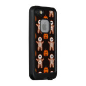 Pumpkins and Skeleton Gingerbread Halloween Design LifeProof iPhone Hülle (Hinten/Rechts)