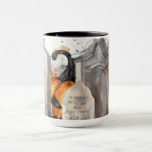 Pumpkins pinkeln zu Halloween um die Grabsteine Tasse (Zentrum)