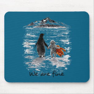 Punch Baby Monkey trifft nihilistischen Pinguin e Mousepad