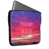 Punch heute im angesagten Pink Blue Sunset Foto Laptopschutzhülle (Vorne Rechts)
