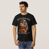 Punch-kun Monkey  Hug Graphic Tee. T-Shirt (Vorne ganz)