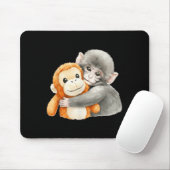 Punchkung der Affe hält Plüschfreund-Meme Mousepad (Mit Mouse)