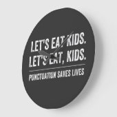 Punctuation Saves Lives Große Wanduhr (Winkel)