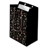 Punk Rock Pattern - Bold & Rebellious Mittlere Geschenktüte (Rückseite Schrägansicht)