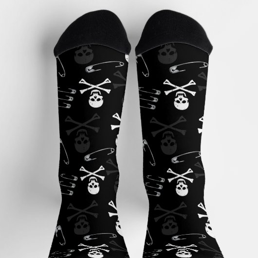 Punk Rock Safety Buttons and Skulls Pattern Socken (Oben)