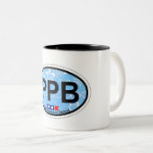 Punkt-angenehmer Strand Zweifarbige Tasse (VorderseiteRechts)