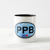 Punkt-angenehmer Strand Zweifarbige Tasse (Mittel)