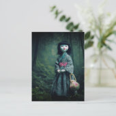 Puppe im moosigen Wald Postkarte (Stehend Vorderseite)