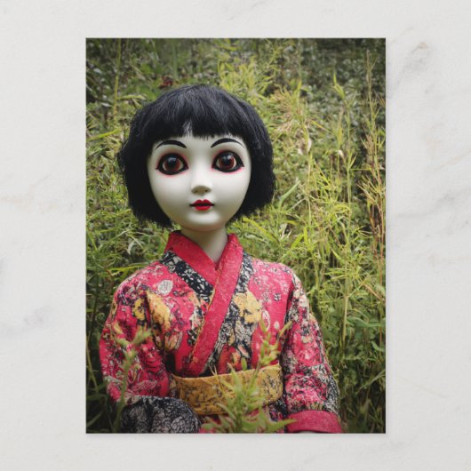 Puppe im Wald Postkarte (Vorderseite)