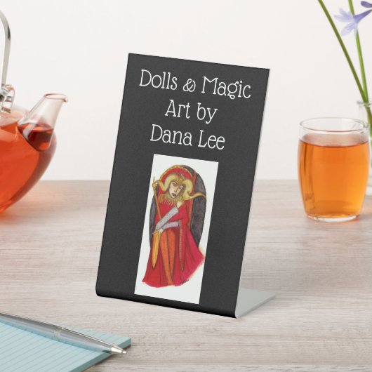 Puppen und Magie Sockelschild (In SItu)