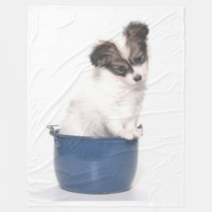 PUPPIEREN IN EINEM KANN FLEECEDECKE