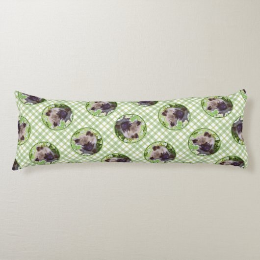 Puppy in the Garden Original Kunst Seitenschläferkissen (Vorderseite)