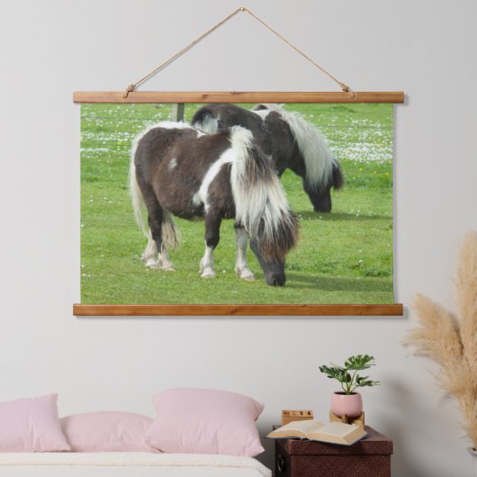 Purebred Shetland Paint Ponies Wandteppich Mit Holzrahmen (Schlafzimmer)