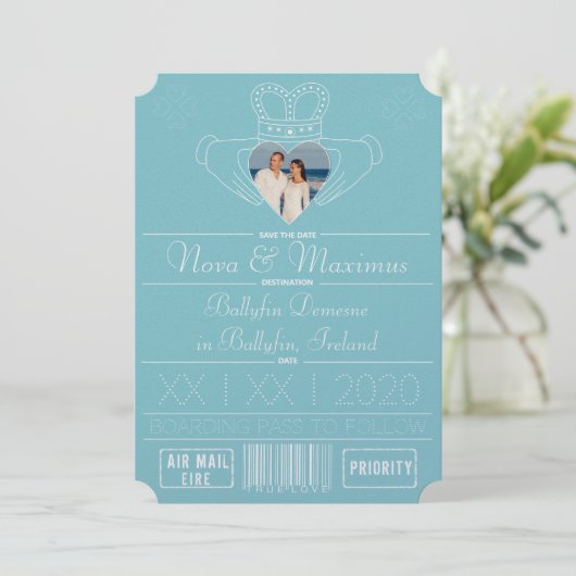 Purist Blue Save the Date Claddagh Foto Frame (Stehend Vorderseite)
