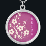 Purle Blume Bride Versilberte Kette<br><div class="desc">Spaß Design für die Braut zu tragen während alle Festlichkeiten rund um die Hochzeit!</div>