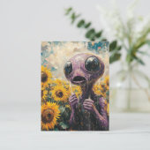 Purple Alien in a Sunflower Field Postkarte (Stehend Vorderseite)