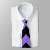 Purple and Black Chevron Zigzag Pattern Krawatte (Gebunden)