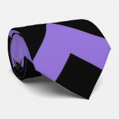 Purple and Black Chevron Zigzag Pattern Krawatte (Gerollt)