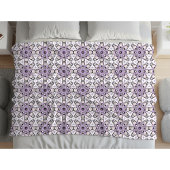 Purple and black geometric pattern fleecedecke