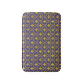 Purple and gold fleur-de-lys quatrefoil pattern badematte (Vorderseite Vertikal)