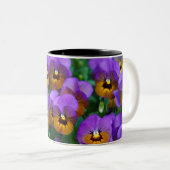Purple and Gold Pansies Zweifarbige Tasse (VorderseiteRechts)