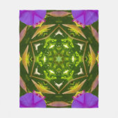 PURPLE AND GREEN ABSTRACT DRAWING. SAMER BRASIL. 4 FLEECEDECKE (Vorderseite)