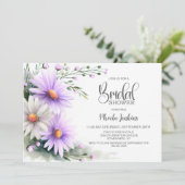 Purple and White Daisies Bridal Shower Einladung (Stehend Vorderseite)