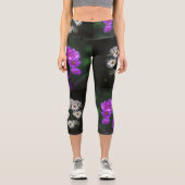 Purple and White Floral Capri Leggings (Vorderseite)
