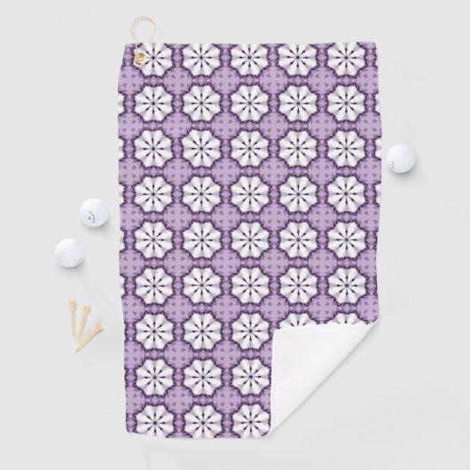 Purple and white floral patterned golfhandtuch (Insitu)
