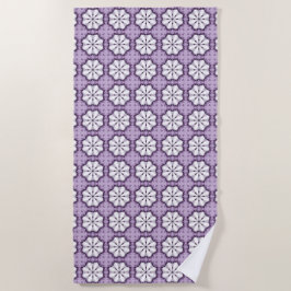 Purple and white floral patterned strandtuch