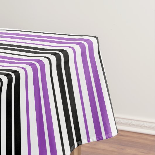 Purple Black White Stripes Pattern Design  Tischdecke (Beispiel)