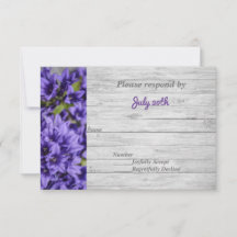 Purple Blumen auf Grau Wood Country Wedding UAWG