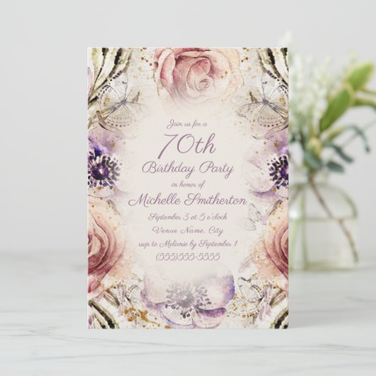 Purple Blush Pink Script Butterflies 70th Birthday Einladung (Stehend Vorderseite)