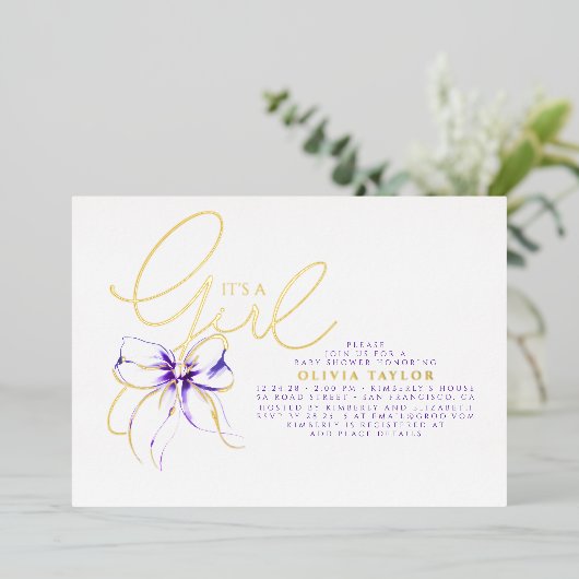 Purple Bow Elegant Modern Girl Baby Shower Folieneinladung (Stehend vorne)