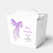 Purple Bow She's Tying the Knot Bridal Shower Geschenkschachtel (Rückseite)