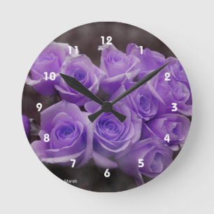 Purple colorized rose bunch runde wanduhr