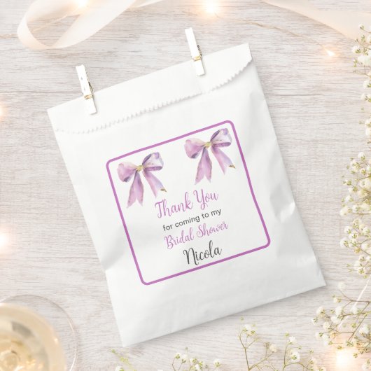Purple Coquette Bow Bridal Shower Geschenktütchen (Ausgeschnitten)