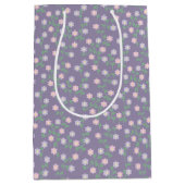 Purple Floral Birthday Mittlere Geschenktüte (Vorderseite)