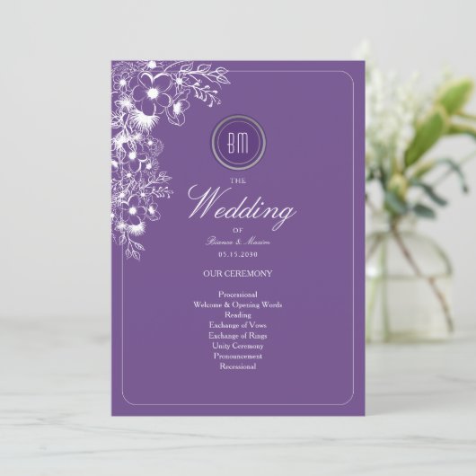 Purple Floral Monogram Wedding Program (Stehend Vorderseite)