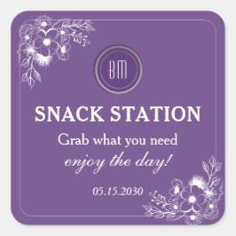 Purple Floral Wedding Snack Station Quadratischer Aufkleber