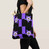 Purple Flower on Black and Purple Tile Design Tasche (Von Nahem)