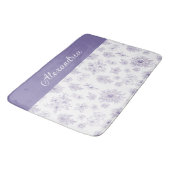 Purple Flower Pattern Custom Name  Badematte (Schrägansicht)