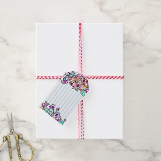 Purple flowers and light blue stripes geschenkanhänger (Mit Garn)