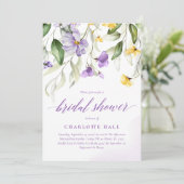 Purple Flowers Brautparty Einladung (Stehend Vorderseite)