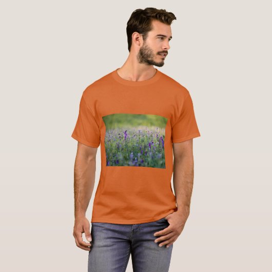Purple Flowers Design Logo – Elegance in Bloom T-Shirt (Vorne ganz)